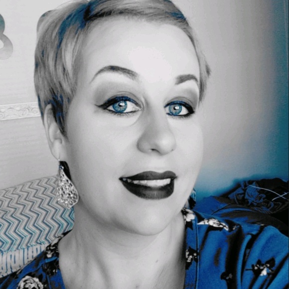 Meet your Posher, Crystal - Picture 1 of 1